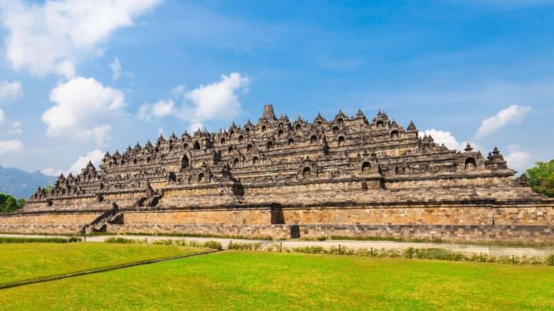 YOGYAKARTA; BOROBUDUR CLIMB UP AND PRAMBANAN TEMPLE TOUR. - Good To Know
