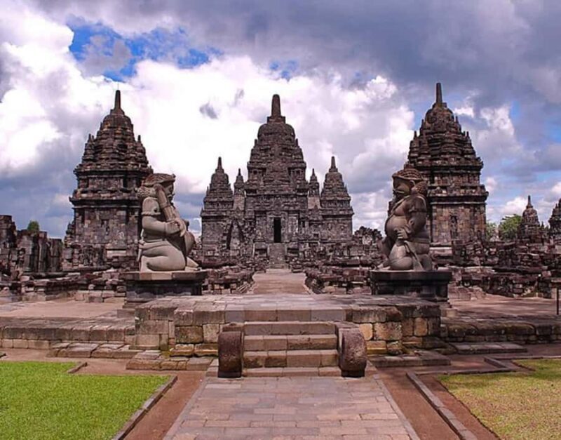 YOGYAKARTA; BOROBUDUR CLIMB UP AND PRAMBANAN TEMPLE TOUR. - Exploring Borobudur: The Largest Buddhist Temple in the World