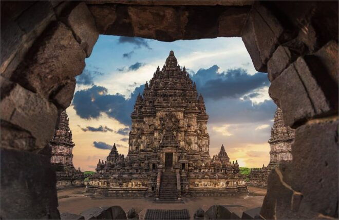 Yogyakarta: Borobudur Climb-up & Prambanan Temple Day Tour - Important Information