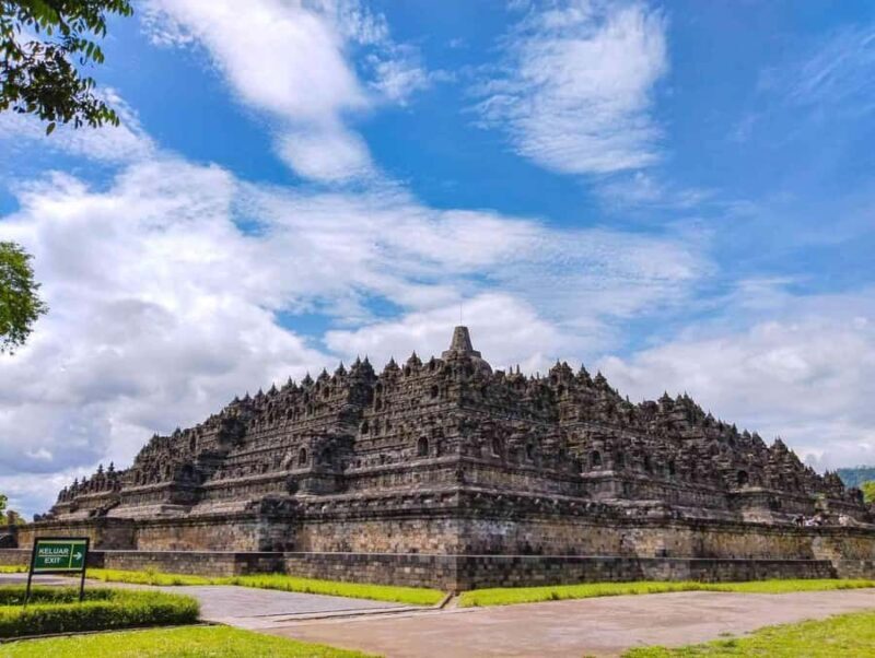 Yogyakarta: Borobudur guarantee Climb up & Weaving Maker - What Makes This Tour Stand Out