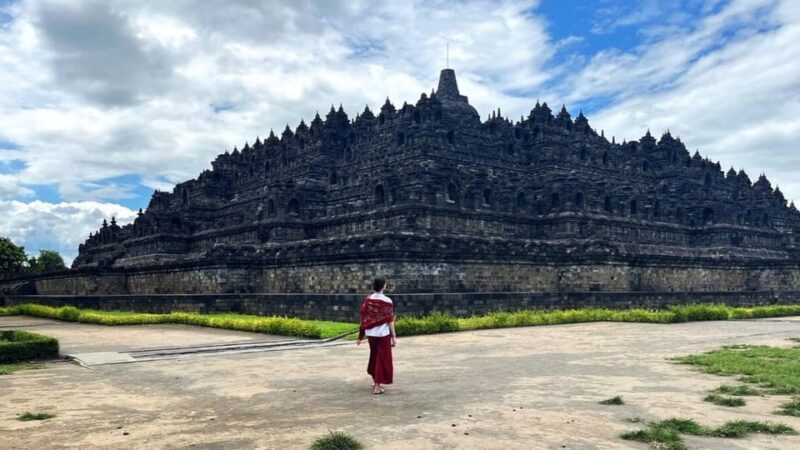 Yogyakarta: Borobudur Half-Day Tour with Climb up Access - FAQs