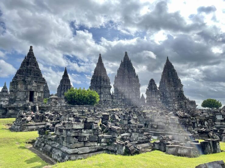 Yogyakarta: Borobudur, Prambanan, and Sultan Palace Day Tour - Itinerary Highlights