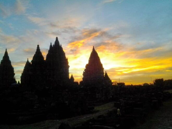 Yogyakarta : Borobudur & Prambanan With Guide & Climb Ticket - Tour Itinerary