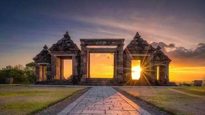 Yogyakarta: Borobudur & Queen of Boko Sunset Temple Day Tour - Borobudur Temple Details