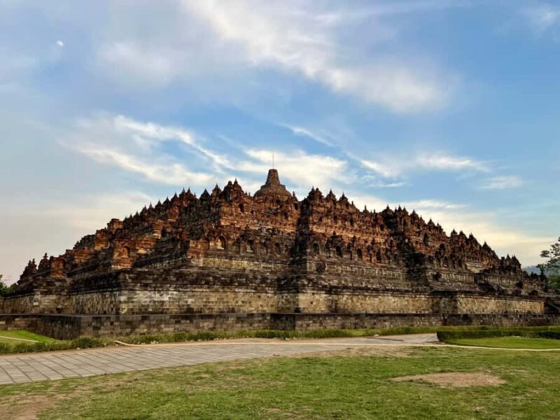 Yogyakarta: Borobudur Sunrise (climb-up) and Prambanan Tour - FAQ