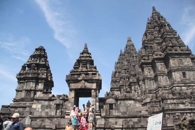Yogyakarta: Borobudur Sunrise (Climb-up Assured) & Prambanan - Transition to Prambanan