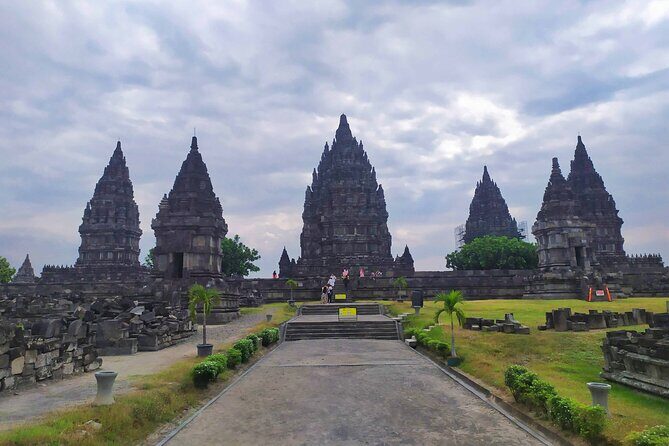 Yogyakarta Borobudur sunrise Guarantee Climb up and Prambanan - FAQs