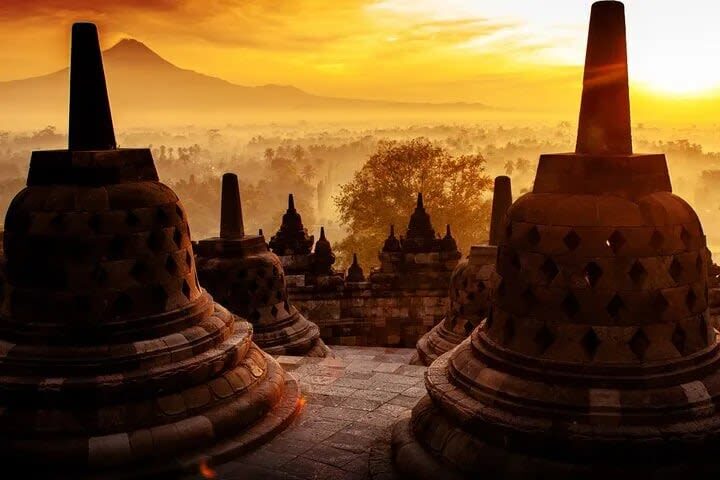 Yogyakarta: Borobudur Sunrise ( Guarantee Climb-up) & Prambanan - What the driver and guides add