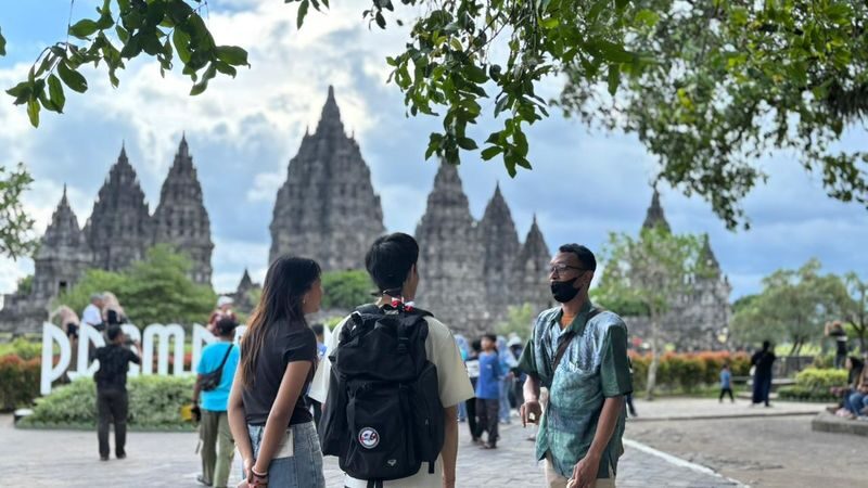 Yogyakarta: Borobudur Sunrise ( Guarantee Climb-up) & Prambanan - Price, tickets, and what the fare buys
