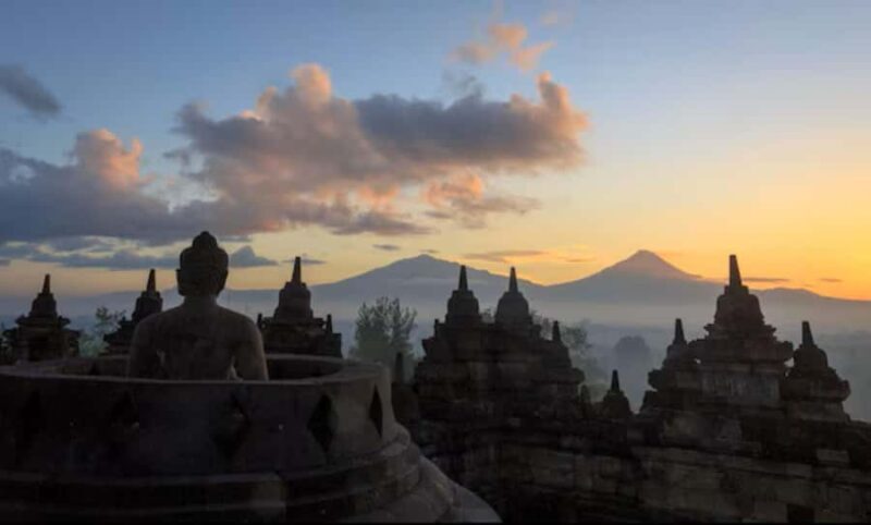Yogyakarta: Borobudur Sunrise inside the temple & prambanan - Good To Know