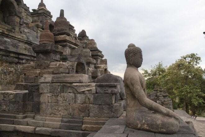 Yogyakarta: Borobudur Sunrise, Merapi & Prambanan Full Day - Live Tour Guide and Language