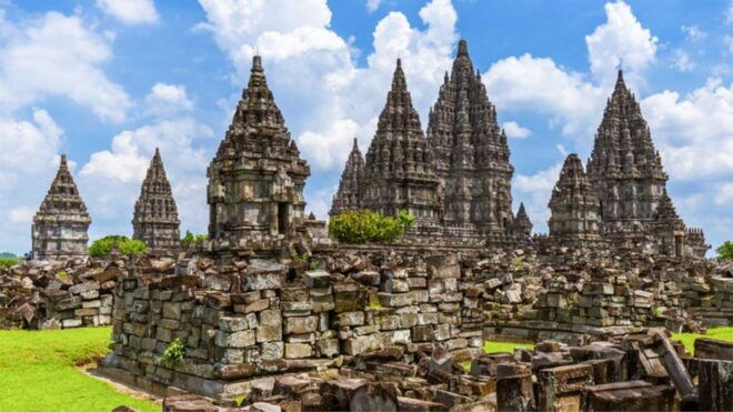 Yogyakarta: Borobudur Sunrise & Prambanan Temple Guided Tour - Prambanan Temple Visit