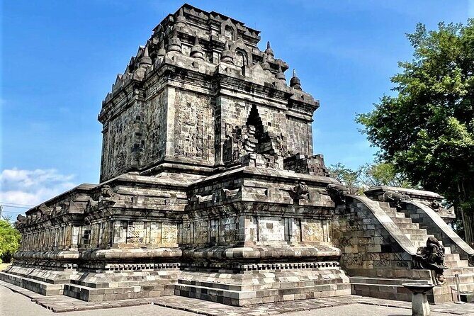 Yogyakarta Borobudur Temple and Prambanan Private Tour - FAQ