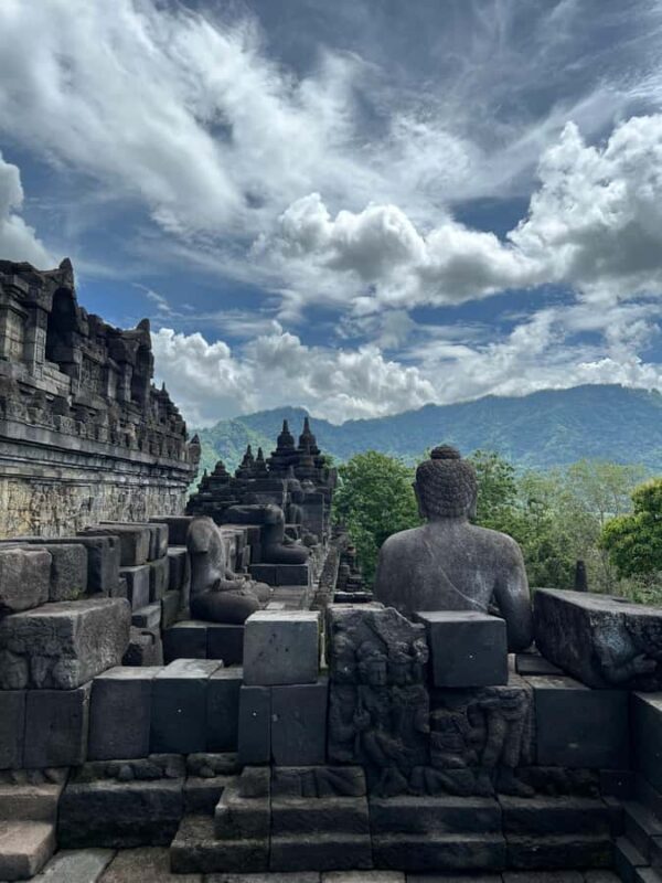 Yogyakarta : Borobudur temple + Prambanan temple tour - Good To Know