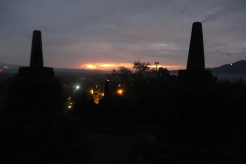Yogyakarta: Borobudur Temple Sunrise Tour with Breakfast - The Experience: From Pickup to Breakfast