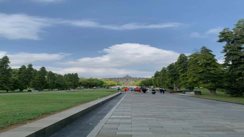 Yogyakarta: Borobudur Temple Tour with Hotel Pickup - Exploring the Borobudur Temple Tour from Yogyakarta: A Detailed Review