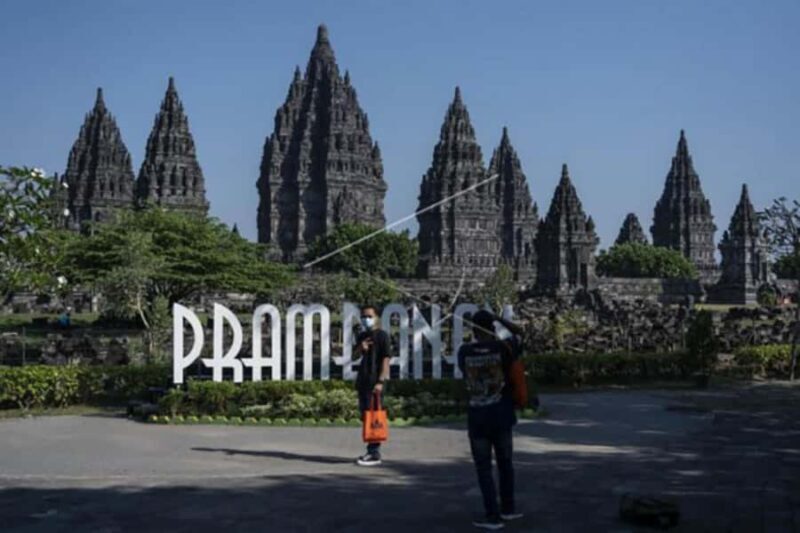 YOGYAKARTA ;BOROBUDUR TEMPLE,JEEP MERAPI VULCANO,PRAMBANAN. - Mount Merapi: An Active Volcano’s Raw Power