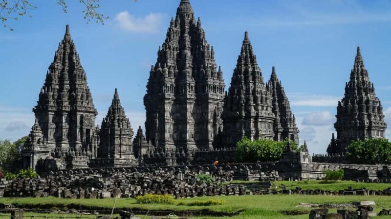YOGYAKARTA ;BOROBUDUR TEMPLE,JEEP MERAPI VULCANO,PRAMBANAN. - The Sum Up