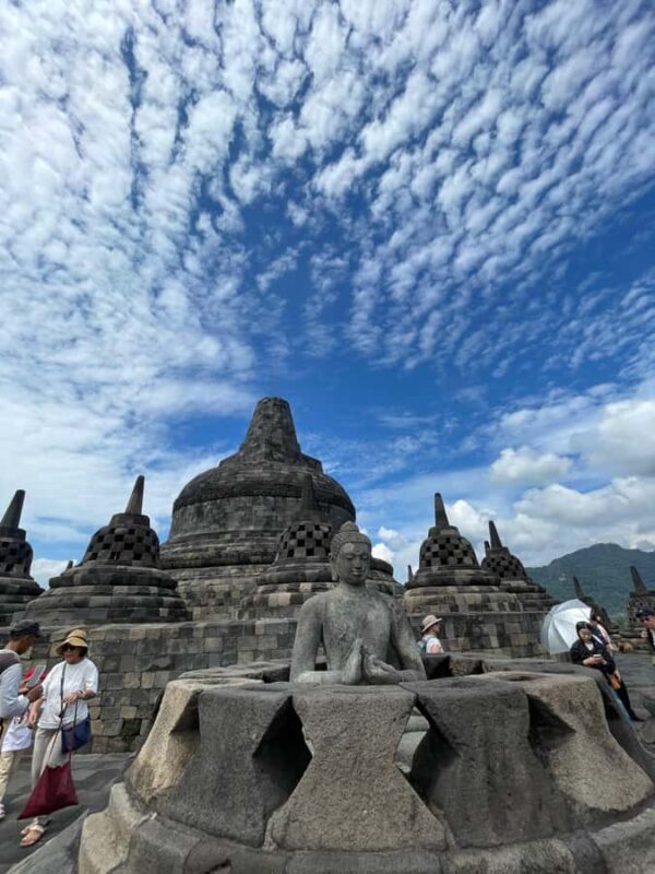 YOGYAKARTA BOROBUDUR Top structure AND PRAMBANAN TEMPLES - The Guide Experience  