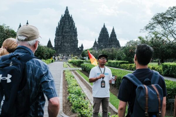 Yogyakarta: Borobudur Yard and Prambanan Temple Tour - Transportation Details