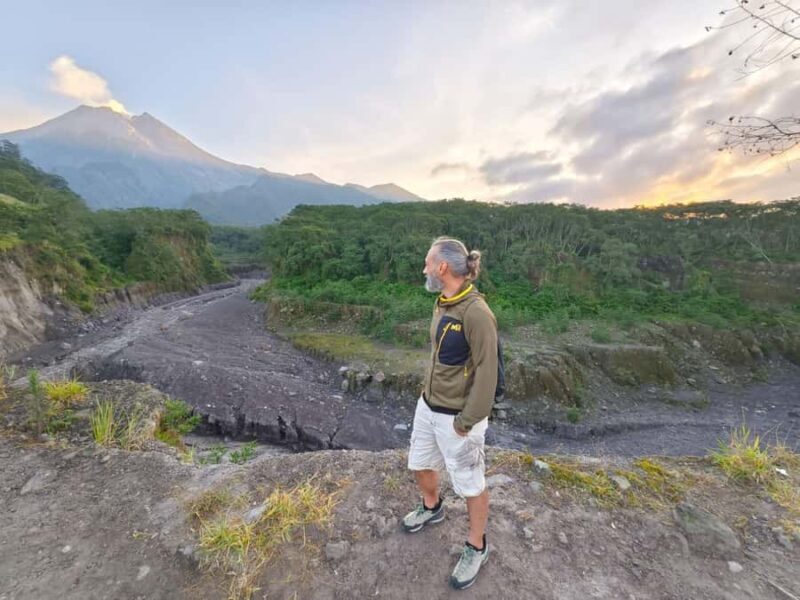 Yogyakarta : Borobudur(climb up temple) & sunrise mt merapi - Mount Merapi: The Volcano in Motion