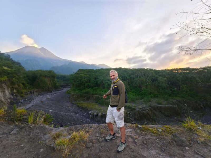 Yogyakarta : Borobudur(climb up temple) & sunrise mt merapi - Authentic Experiences and Local Insights