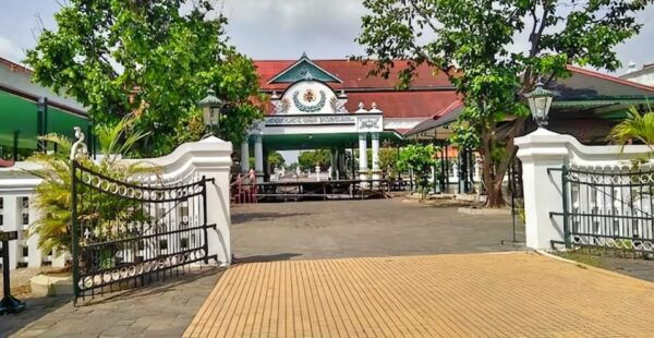 Yogyakarta City Tour Prambanan, Borobudur, Keraton Palace - Tips for a Great Tour