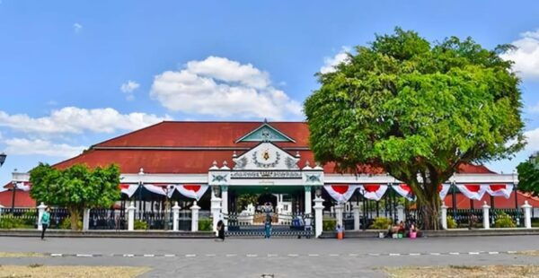 Yogyakarta City Tour Prambanan, Borobudur, Keraton Palace - Questions You May Have