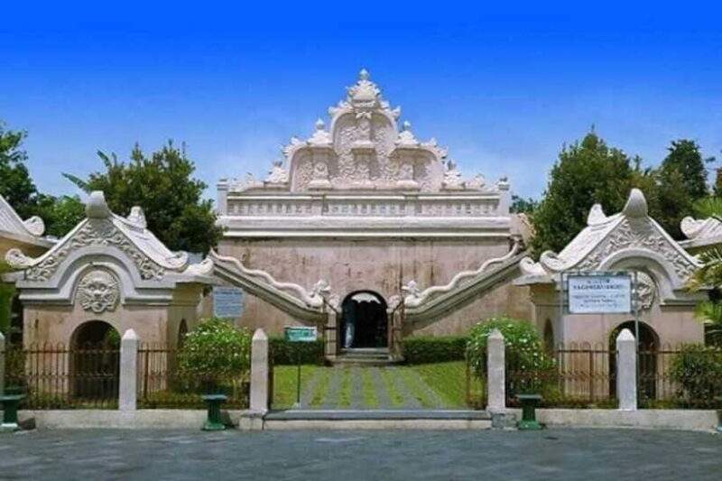 YOGYAKARTA CITY TOUR,SULTAN PALACE,WATER CASTLE AND CRAFTS. - The Sum Up