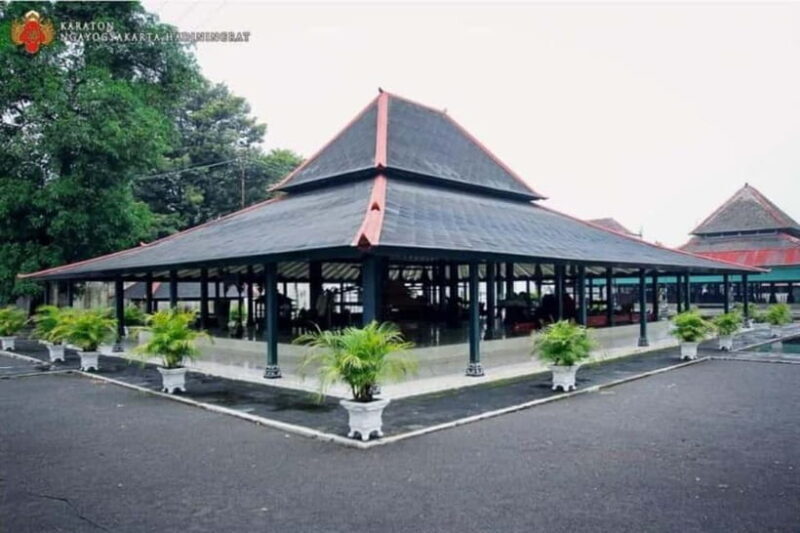 YOGYAKARTA CITY TOUR,SULTAN PALACE,WATER CASTLE AND CRAFTS. - Good To Know