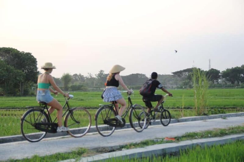 Yogyakarta: Classic Bike Tour with Lunch and Pickup - The Sum Up