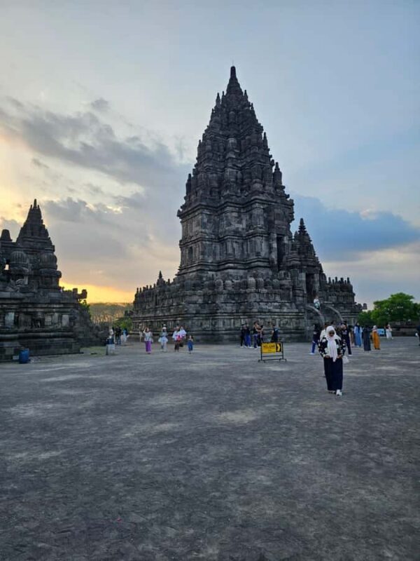 Yogyakarta Highlights: Merapi Volcano & Temples Tour - Sunset at Ijo Temple: A Moment of Tranquility
