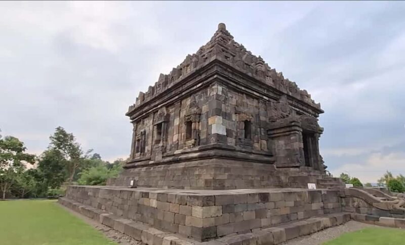 Yogyakarta: Ijo Temple Sunrise and Breakfast Tour - FAQs