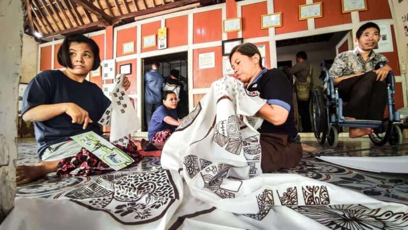 Yogyakarta: Inclusive Royal Heritage Tour - Savoring Royal Cuisine at Bale Raos