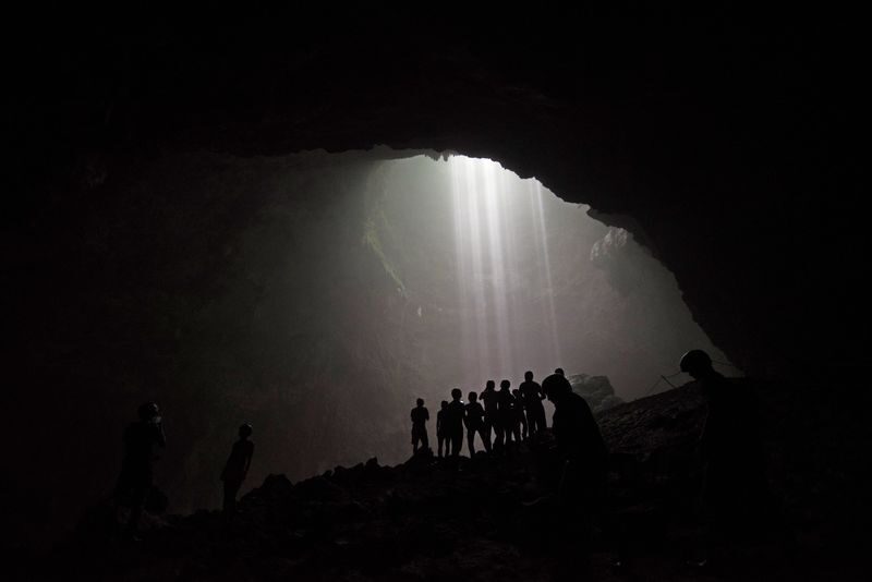 Yogyakarta Jomblang Cave & Timang Beach Private Day Tour - Going down into Jomblang’s sunken forest