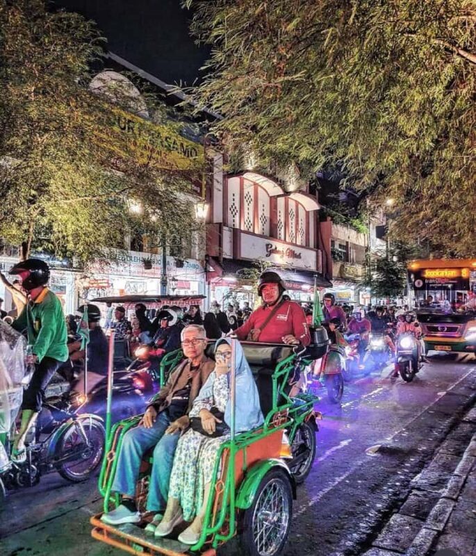 Yogyakarta: Malioboro Street Night Tour with Food Tasting - The Sum Up