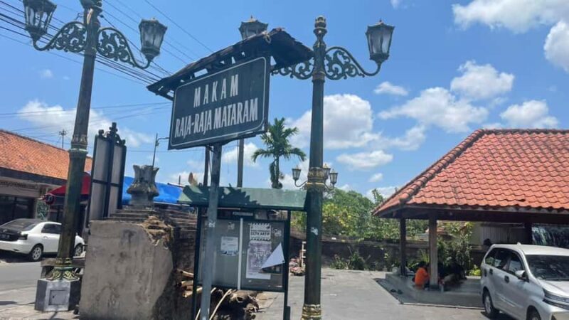 Yogyakarta: Mataram Kingdom Remains with Silver Crafting - Exploring Kotagede: The Historical Heart of Yogyakarta  