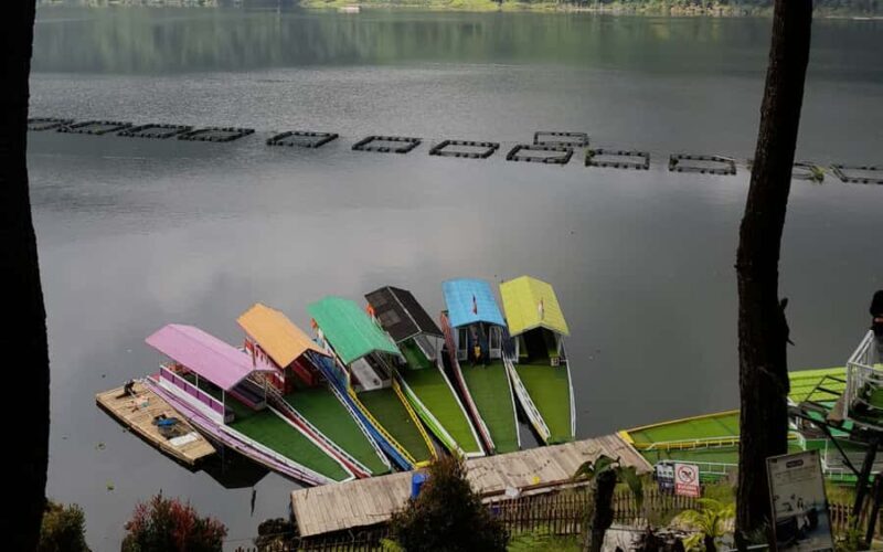 Yogyakarta: Menjer Lake Bamboo Boat Tour with Lunch - The Bamboo Boat Experience: A Unique Perspective
