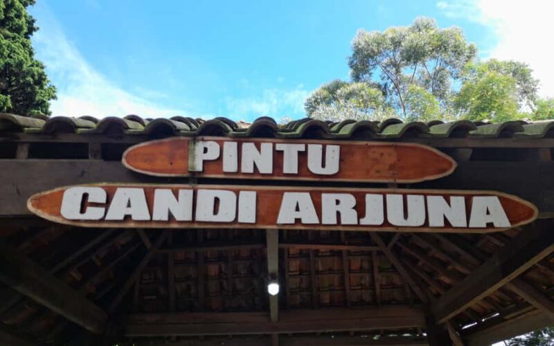 Yogyakarta: Menjer Lake Bamboo Boat Tour with Lunch - Photography Hotspots and Scenic Vistas