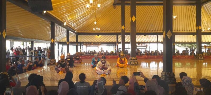 Yogyakarta: Monarch History Guided Walking Tour - Practical Details and Tips for the Tour