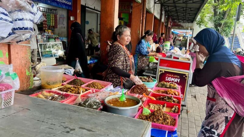 Yogyakarta: Morning Breakfast and Market Experience - Hidden Gems and Cultural Stops