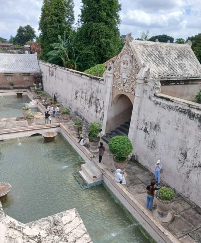 Yogyakarta: Palace, Taman Sari, & Borobudur Day Trip - Discover Yogyakarta’s Heritage with a Full-Day Trip to Palace, Taman Sari, & Borobudur