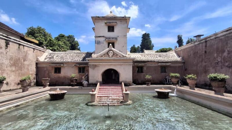 Yogyakarta: Palace & Tamansari with unique transportation - An In-Depth Look at the Yogyakarta Palace & Tamansari Tour