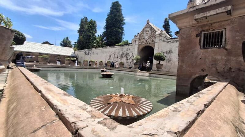 Yogyakarta: Palace & Tamansari with unique transportation - The Value of the Experience