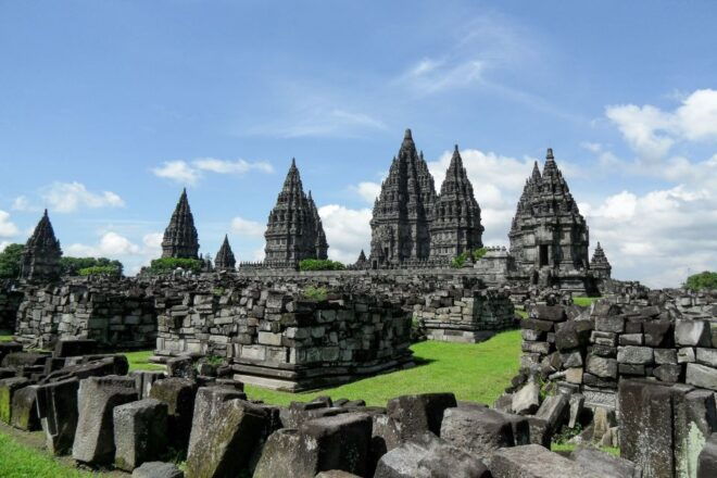 Yogyakarta: Palace, Water Castle & UNESCO Temple Guided Tour - Tour Highlights