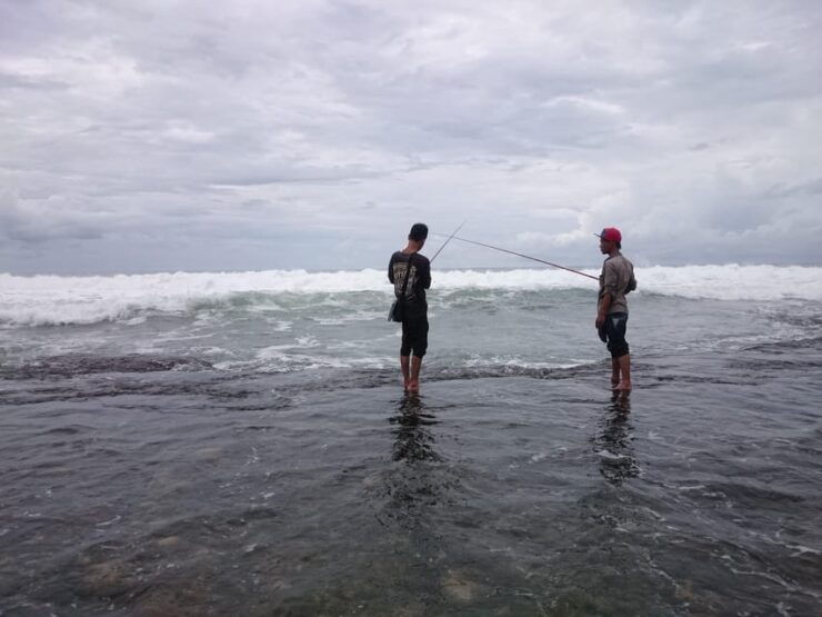 Yogyakarta: Pindul Cave Tubing and Timang Beach Tour - Key Points