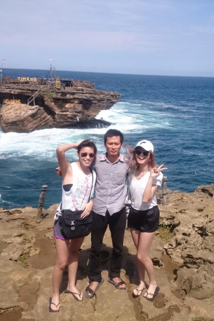 Yogyakarta: Pindul Cave Tubing and Timang Beach Tour - Experience Highlights