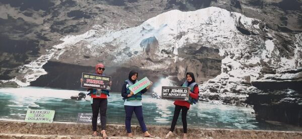 Yogyakarta: Pindul Cave Tubing and Timang Beach Tour - Transportation Details