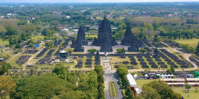 Yogyakarta: Prambanan, Borobudur & Selogriyo Sunset Tour - Exploring the UNESCO Sites: Prambanan and Borobudur
