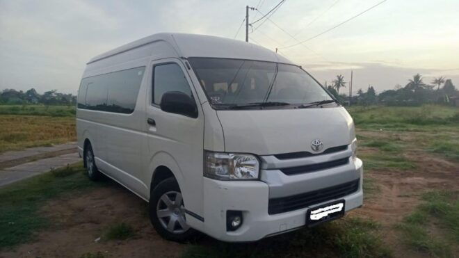 Yogyakarta : Private Car Charter With Driver in Group by Van - Vehicle and Driver Details